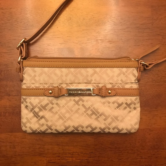 Tommy Hilfiger Handbags - Tommy Hilfiger Crossbody Purse